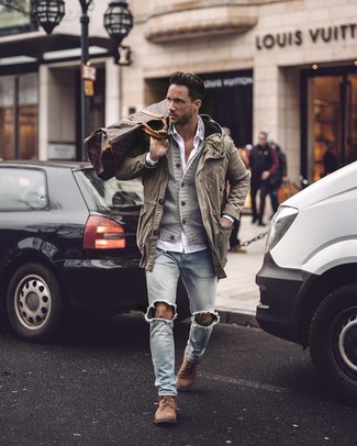 Comment porter un cardigan en tricot gris