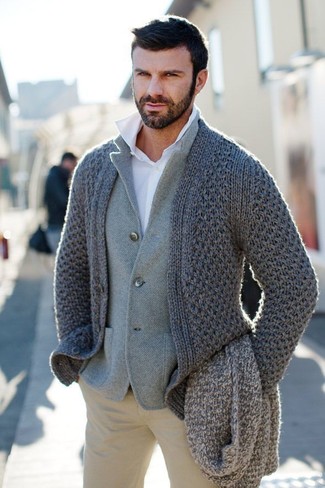 Comment porter un cardigan en tricot gris