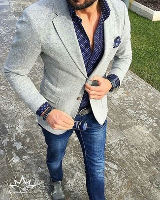Comment porter une veste en tricot grise pour un style chic decontractés quand il fait chaud