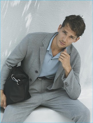 Comment porter une veste en tricot grise pour un style chic decontractés quand il fait chaud