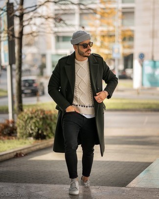 Comment porter des baskets basses en cuir grises quand il fait froid