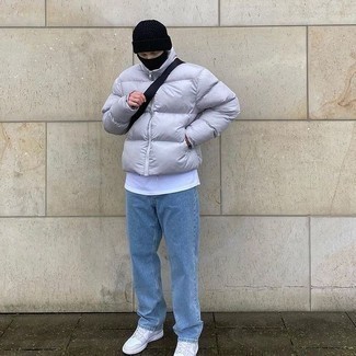 Comment porter des baskets basses en cuir grises quand il fait froid
