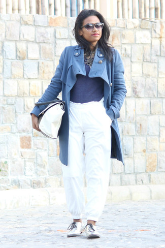 Comment porter des chaussures richelieu en cuir grises