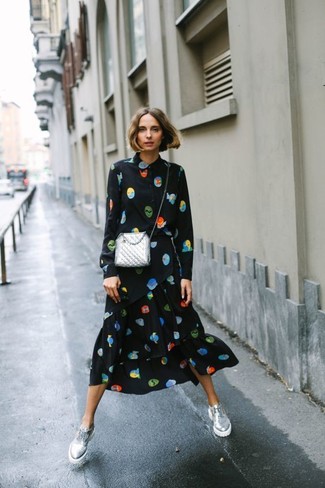 Comment porter des chaussures richelieu en cuir grises