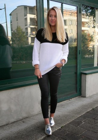 Comment porter des chaussures richelieu en cuir grises