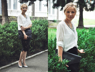 Comment porter des chaussures en cuir grises au printemps