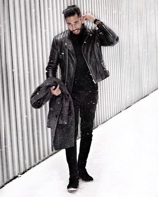 Une veste motard à porter avec un pardessus gris