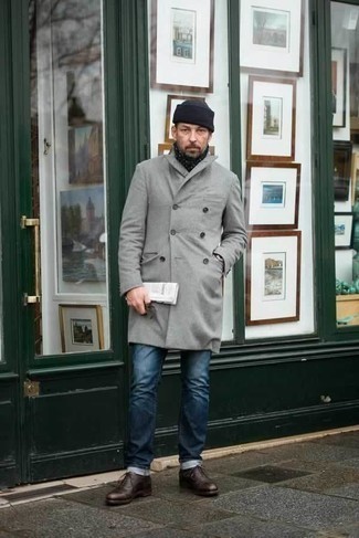 Des chaussures richelieu à porter avec un pardessus gris