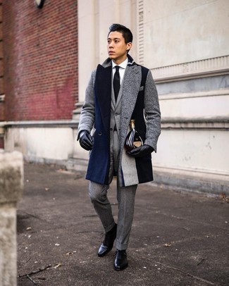 Des chaussures richelieu à porter avec un pardessus gris