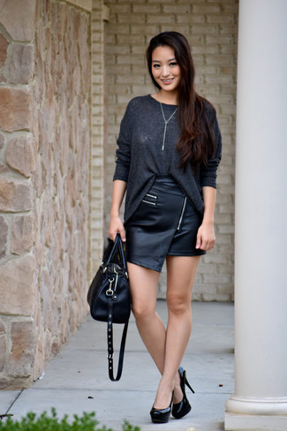 Des escarpins à porter avec un pull surdimensionné gris