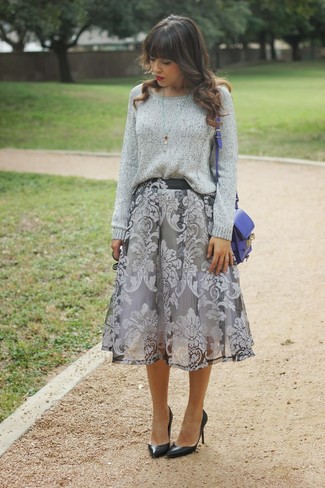Des escarpins à porter avec un pull surdimensionné gris