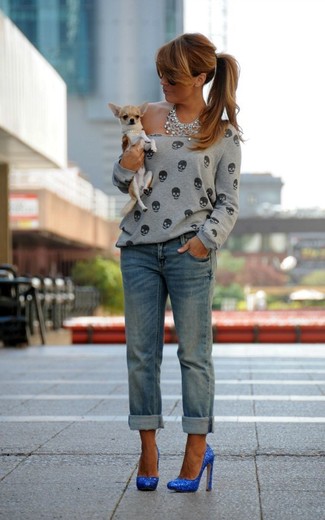 Des escarpins à porter avec un pull surdimensionné gris