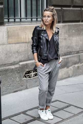 Comment porter un pantalon gris