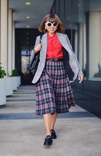 Comment porter un blazer écossais gris