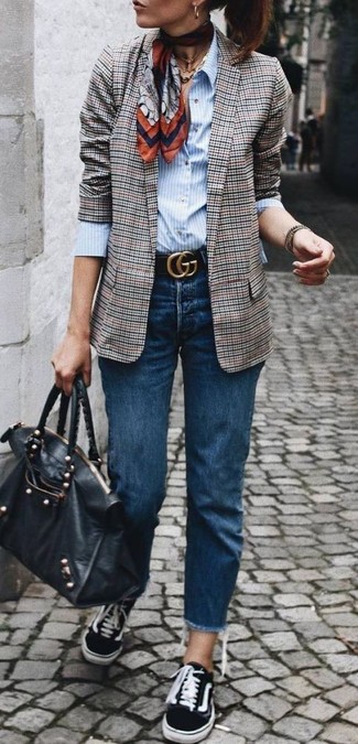 Comment porter un blazer écossais gris