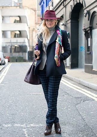 Comment porter un blazer écossais gris