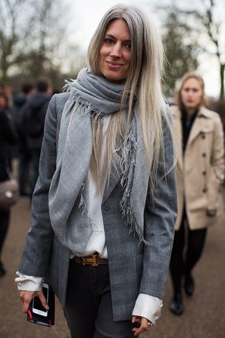 Comment porter un blazer écossais gris