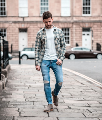 Comment porter une chemise à manches longues en flanelle écossaise grise