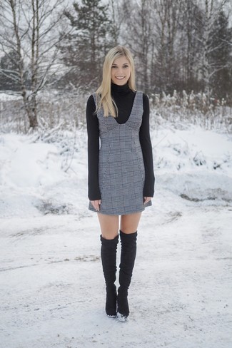 Comment porter une robe chasuble écossaise grise