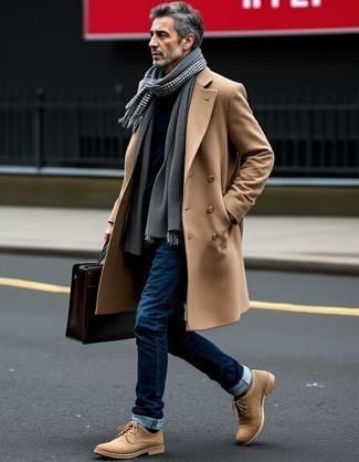 Comment porter un blazer en laine écossais gris