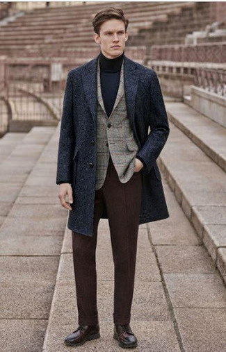 Comment porter un blazer en laine écossais gris à 20 ans