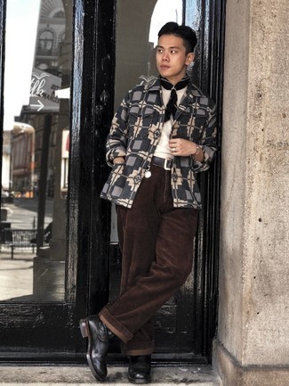 Comment porter une veste imprimée grise