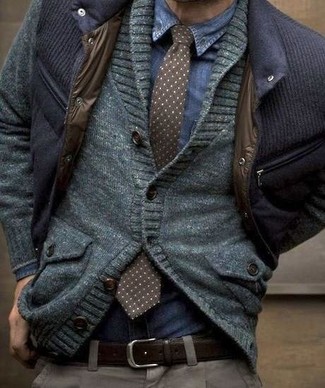 Comment porter un cardigan à col châle gris