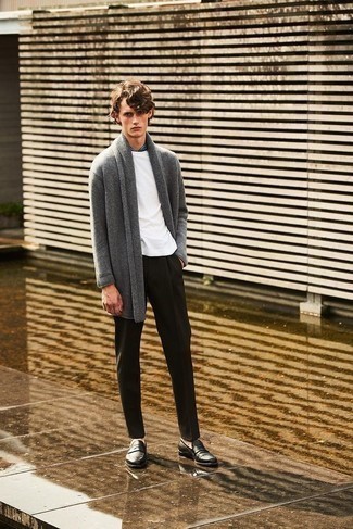 Comment porter un cardigan à col châle gris à l'adolescence