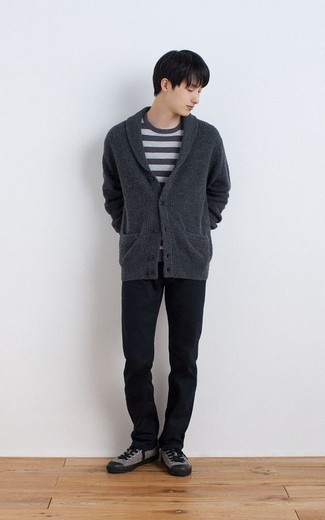 Comment porter un cardigan à col châle gris à l'adolescence