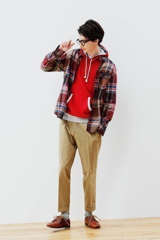 Comment porter des chaussettes grises pour un style chic decontractés à l'adolescence