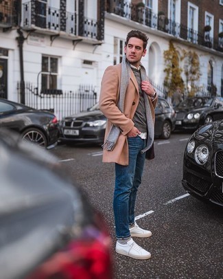 Comment porter des chaussettes grises pour un style chic decontractés