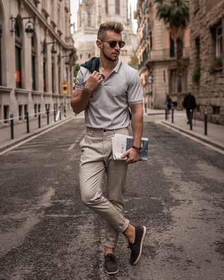 Comment porter des chaussures bateau en daim grises