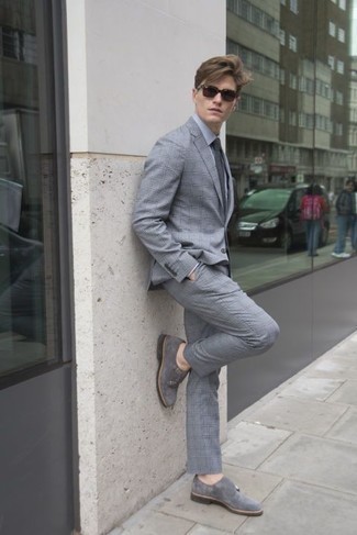 Comment porter des double monks en daim gris