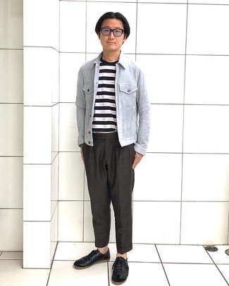 Comment porter une veste-chemise en daim grise