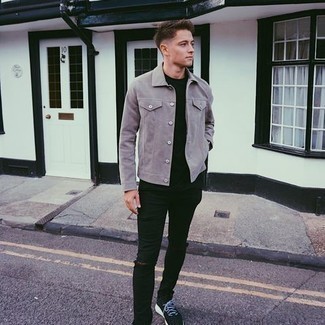 Comment porter une veste-chemise en daim grise