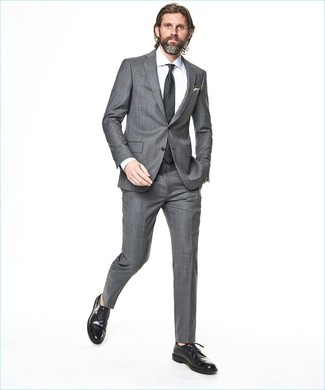 Comment porter un costume gris après 40 ans