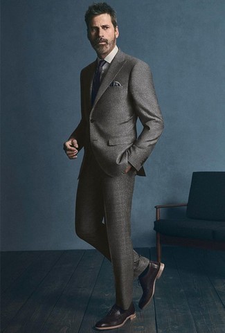 Comment porter un costume gris après 40 ans