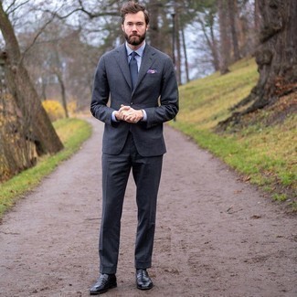 Comment porter un costume gris