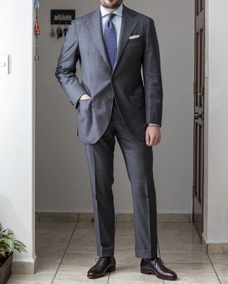 Comment porter un costume gris