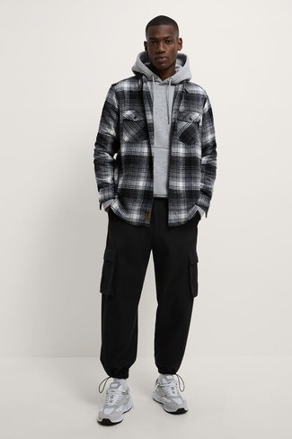 Comment porter un pull gris quand il fait chaud