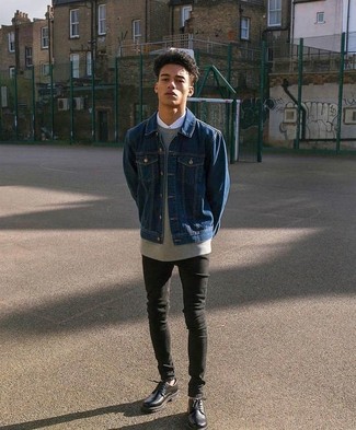 Comment porter un sweat-shirt gris