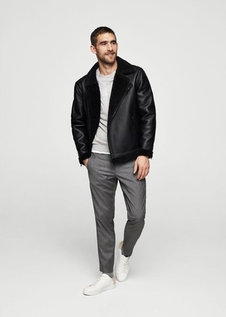 Comment porter un sweat-shirt gris au printemps