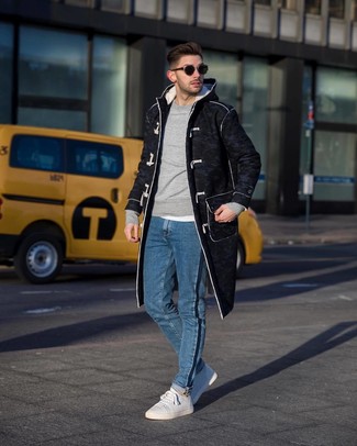 Comment porter un sweat-shirt gris