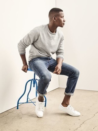 Comment porter un sweat-shirt gris