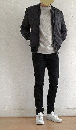 Comment porter un sweat-shirt gris