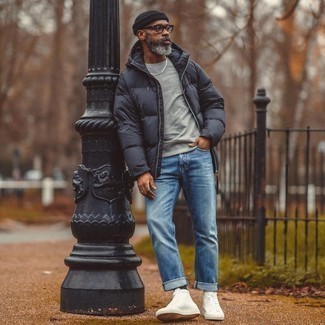 Comment porter un sweat-shirt gris au printemps