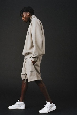 Comment porter un sweat-shirt gris