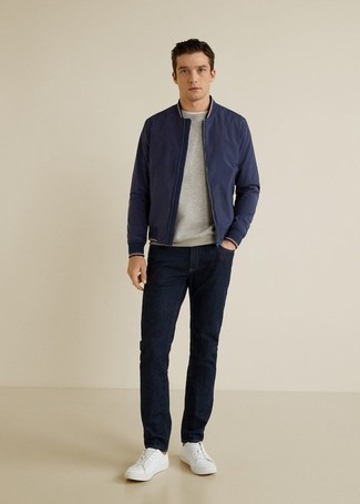 Comment porter un sweat-shirt gris au printemps