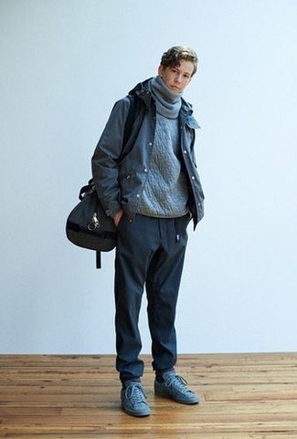 Comment porter un sweat-shirt gris