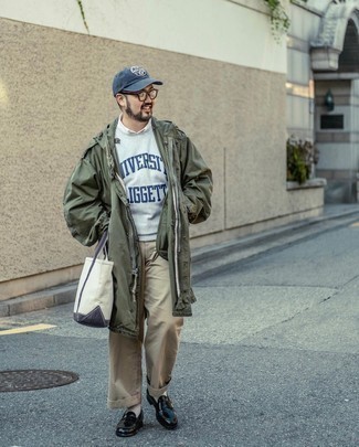 Comment porter un sweat-shirt gris